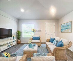 2012 Dorion St in Port Charlotte, FL - Building Photo