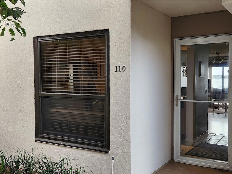 6291 Bahia Del Mar Cir, Unit O110 in St. Petersburg, FL - Building Photo