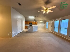 7033 Snowy Owl St in Arlington, TX - Building Photo - Building Photo