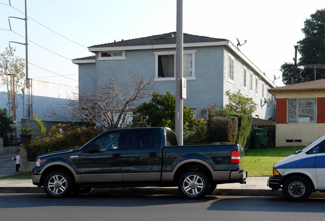 910 S Inglewood Ave in Inglewood, CA - Foto de edificio - Building Photo