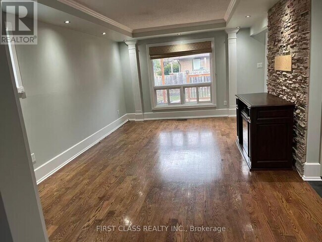 2222 Munn's Ave in Oakville, ON - Building Photo - Building Photo