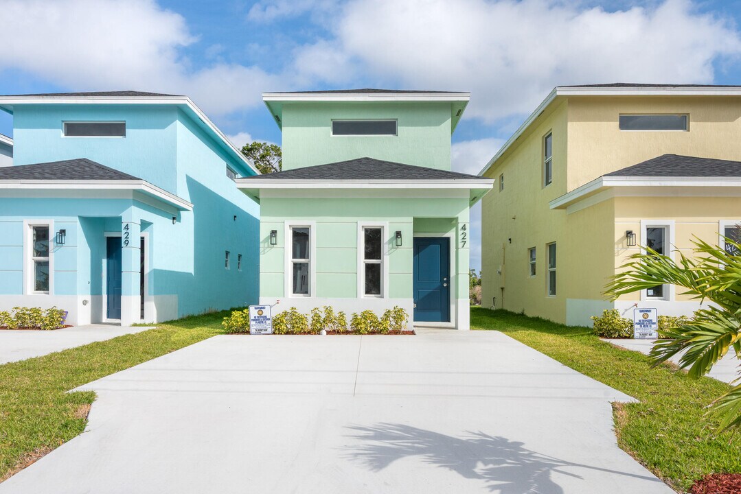 427 NW 13th Ave in Boynton Beach, FL - Foto de edificio