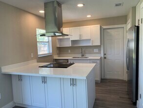 5618 S 12th Ave in Tampa, FL - Building Photo - Building Photo