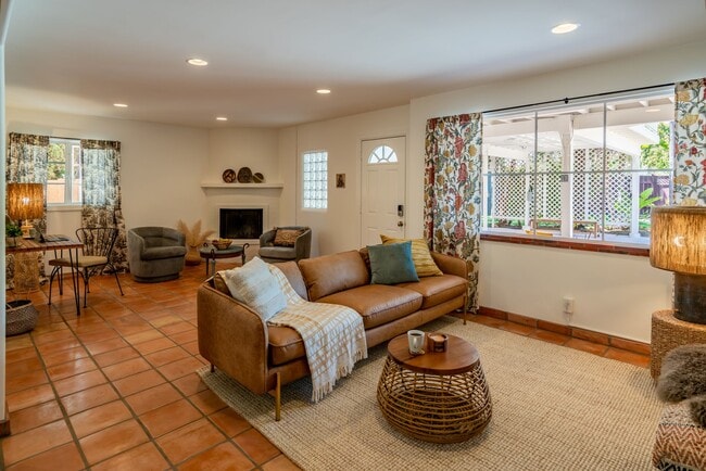 1312 E Gutierrez St in Santa Barbara, CA - Building Photo - Building Photo