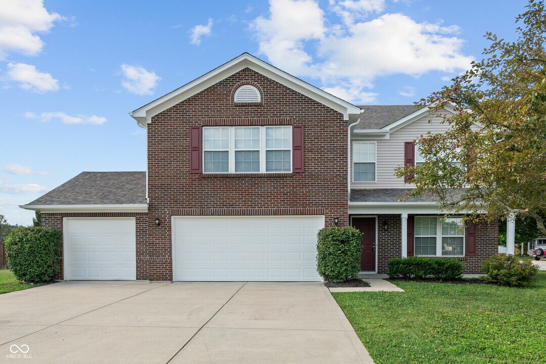 2310 Liatris Dr in Plainfield, IN - Building Photo