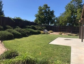 1684 Bella Vista Ct in Paso Robles, CA - Foto de edificio - Building Photo
