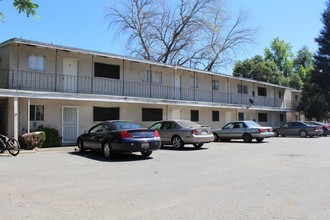 Del Rio Apartments in Yuba City, CA - Building Photo - Building Photo