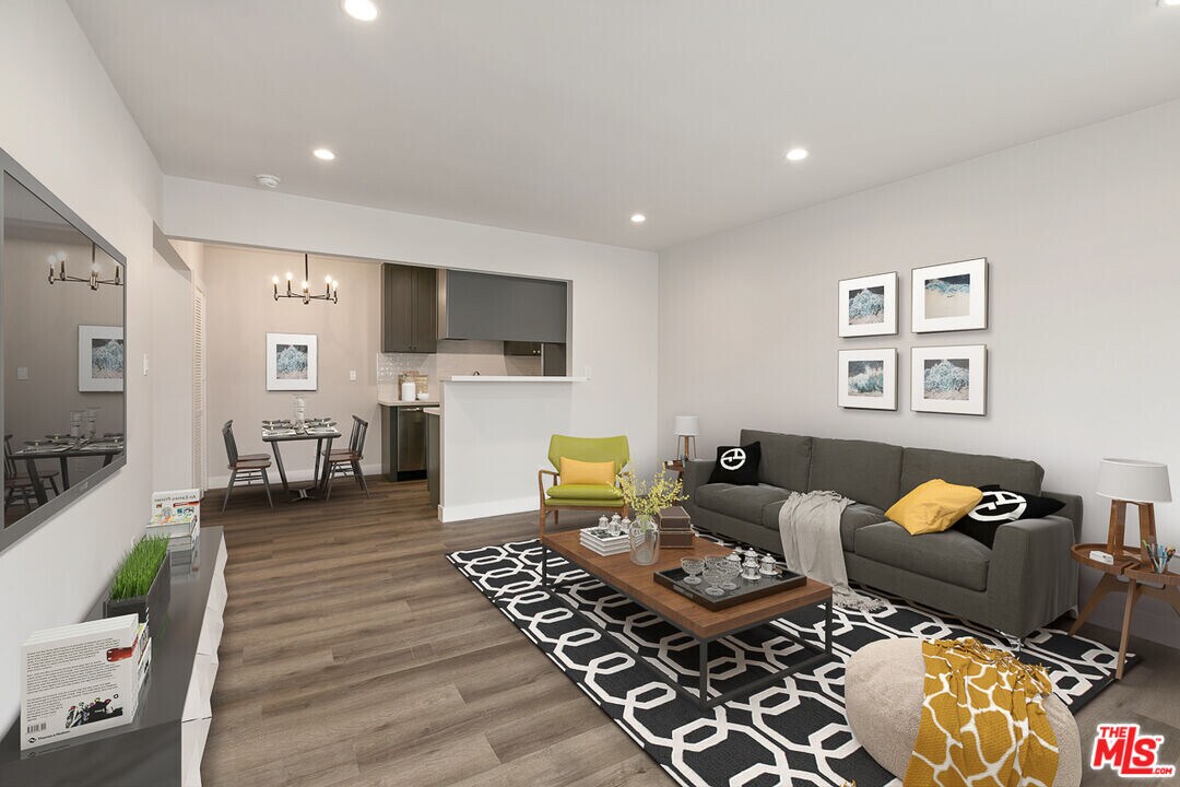 2401 S Sycamore Ave in Los Angeles, CA - Building Photo