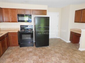 4621 Chapel Ridge Dr in Greensboro, NC - Building Photo - Building Photo