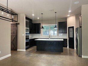 501 Monna Ct in Granbury, TX - Building Photo - Building Photo