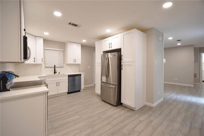 8600 Fathom Cir in Austin, TX - Building Photo - Building Photo