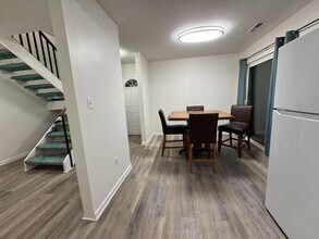 314 College Park Dr in Coraopolis, PA - Foto de edificio - Building Photo