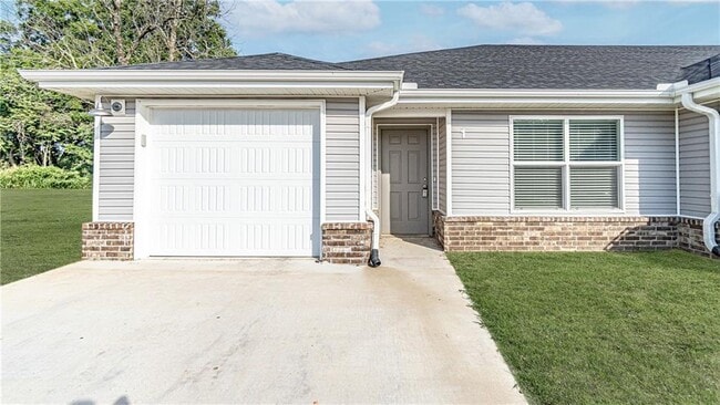 640 Hidden Springs Dr in Decatur, AR - Building Photo - Building Photo