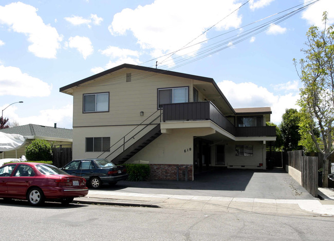 618 Heller St in Redwood City, CA - Foto de edificio - Building Photo