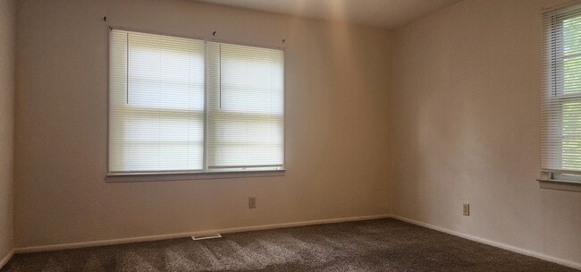 1975 Thomas Drive in Macon, GA - Foto de edificio - Building Photo