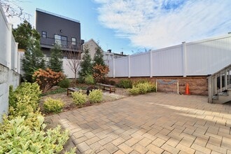 19 Graham St in Jersey City, NJ - Building Photo - Building Photo