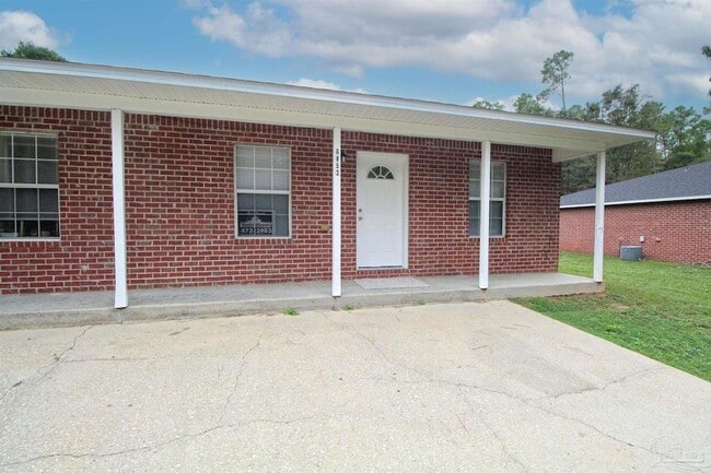 6853 Roundup Ln in Milton, FL - Building Photo - Building Photo