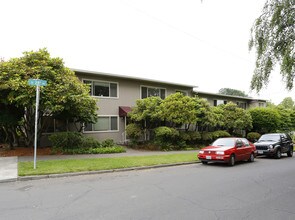 Hawthorne Vista in Portland, OR - Building Photo - Building Photo