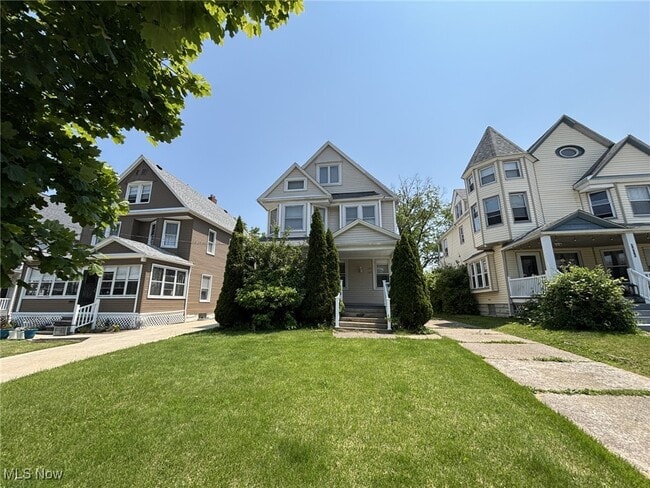property at 1481 Robinwood Ave