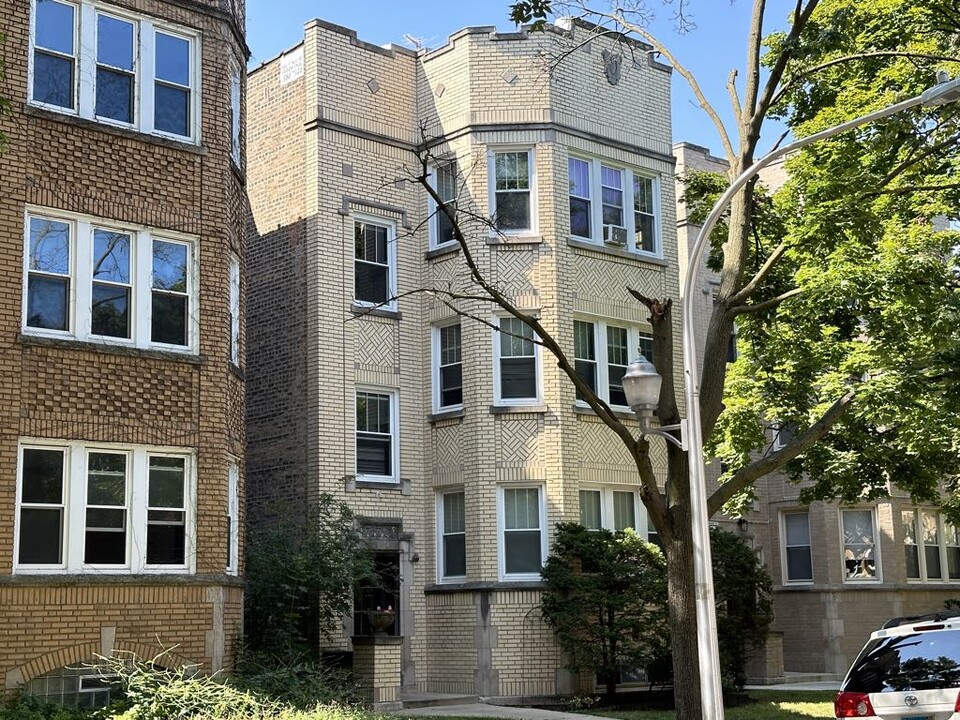 5534 N Artesian Ave in Chicago, IL - Building Photo