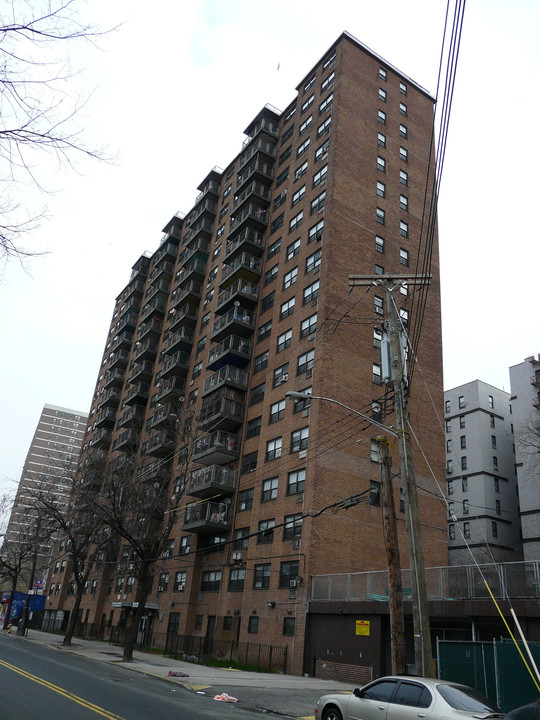 1520 Sedgwick Ave in Bronx, NY - Foto de edificio