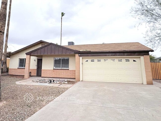 property at 2124 W Del Oro Cir