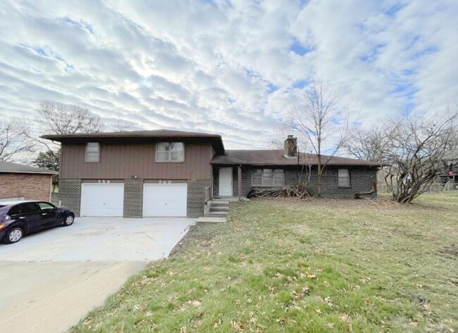 property at 758-760 W Southampton Dr