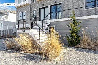839 Dune Rd in Westhampton Beach, NY - Foto de edificio - Building Photo