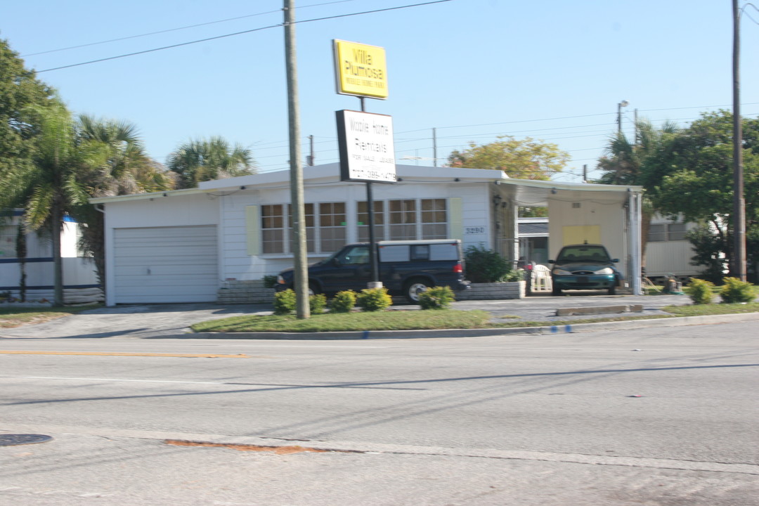 Villa Plumosa Mobile Home Park in St. Petersburg, FL - Building Photo