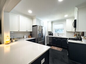 5415 Larchmont Ave in Charlotte, NC - Building Photo - Building Photo