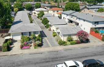 1459 Gordon St in Redwood City, CA - Building Photo - Primary Photo