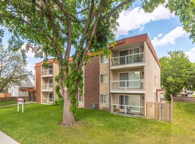 11839 103rd St NW in Edmonton, AB - Building Photo
