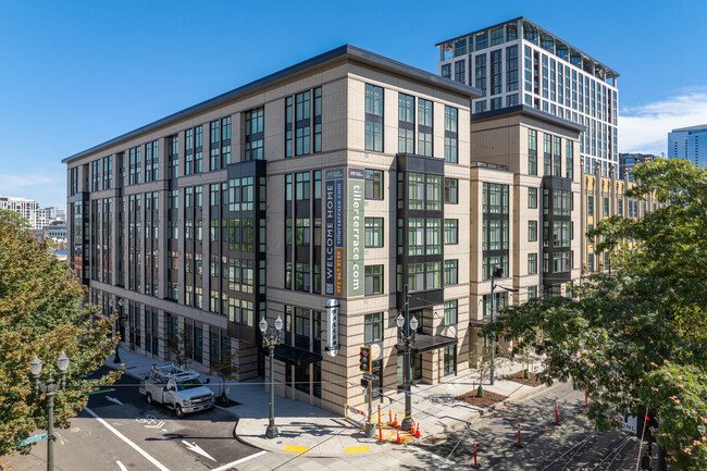 Tiller Terrace in Portland, OR - Foto de edificio - Building Photo