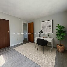 7 Gilchrest St, Unit 5 in Thomaston, ME - Building Photo - Building Photo