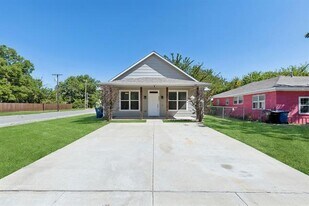 731 W Bond St in Denison, TX - Building Photo