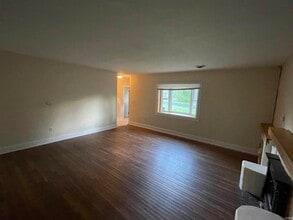 2418 E 4th St in Bloomington, IN - Foto de edificio - Building Photo