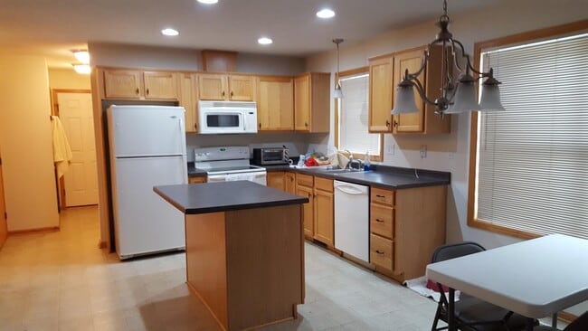 3037 Venice Ln NW in Rochester, MN - Building Photo - Building Photo