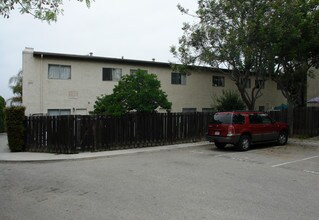 Monteria Village in Santa Barbara, CA - Foto de edificio - Building Photo
