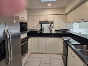 1114 Augusta Dr in Houston, TX - Building Photo - Building Photo