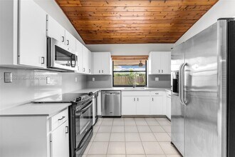 8131 SW 90th Ave in Miami, FL - Building Photo - Building Photo