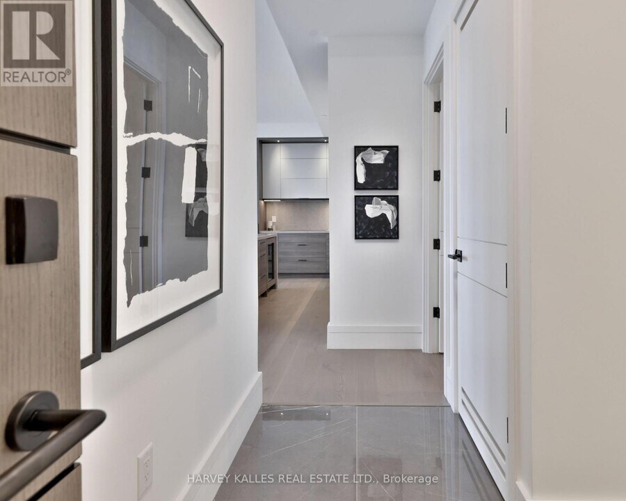 215 Lonsdale Rd in Toronto, ON - Building Photo