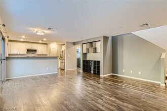 10718 Mason Hill Ave in Las Vegas, NV - Building Photo - Building Photo