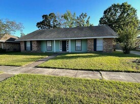 15016 Lynbrook Dr in Baton Rouge, LA - Building Photo
