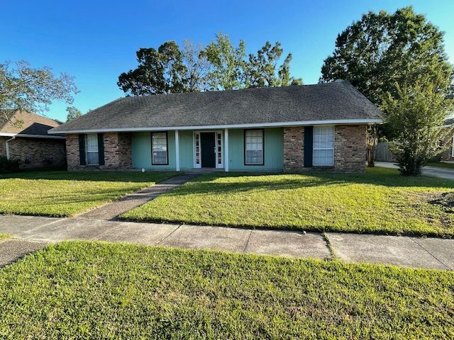 property at 15016 Lynbrook Dr