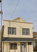 1124 S 10th St in Manitowoc, WI - Building Photo