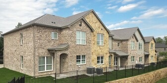 Stone Lake Townhomes in Weatherford, TX - Building Photo