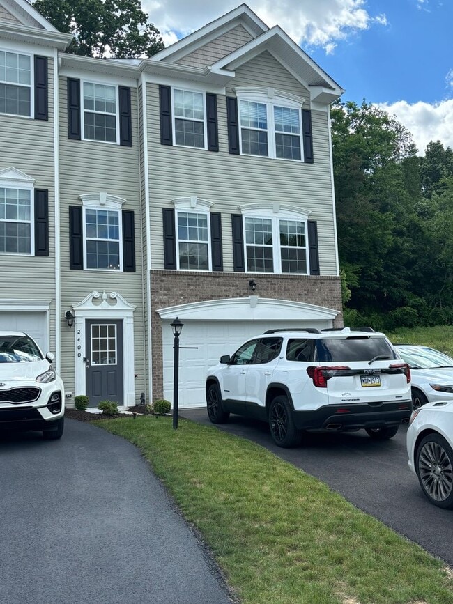 property at 2400 Canterbury Dr