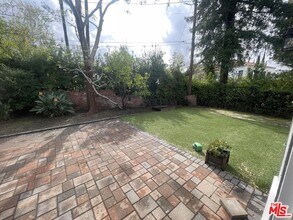 4160 Holly Knoll Dr in Los Angeles, CA - Building Photo - Building Photo