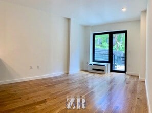 25 E 19th St in Brooklyn, NY - Building Photo - Building Photo