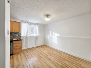 8112-8136 36 Ave NW in Calgary, AB - Building Photo - Building Photo